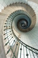 Фотообои Крутая винтовая лестница